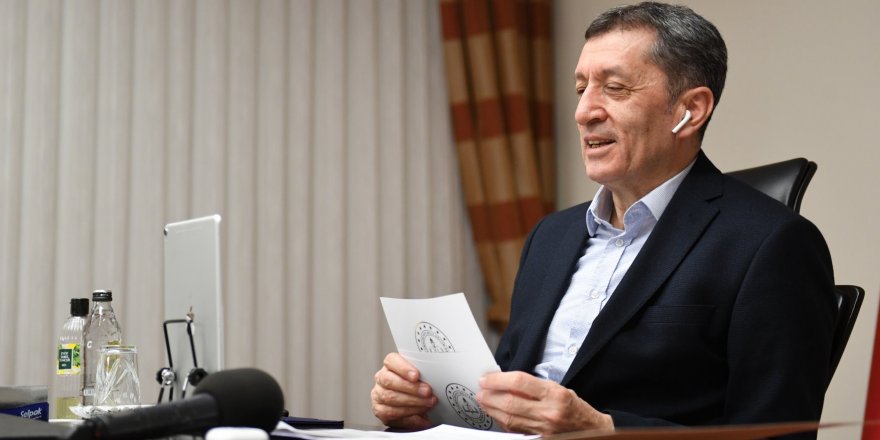 Bakan Selçuk, Instagram üzerinden öğrencilerin sorularını cevapladı!