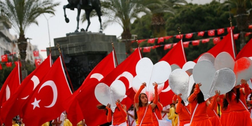 23 Nisan'da, okul hoparlörlerinden 100. Yıl Marşı okunacak