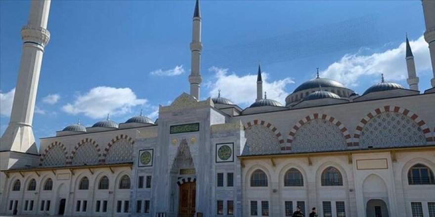 Cuma namazlarının kılınmaya başlayacağı tarih belli oldu