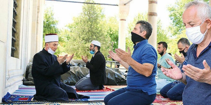 Ali Erbaş: 12 Haziran'da avlularda Cuma kılacağız