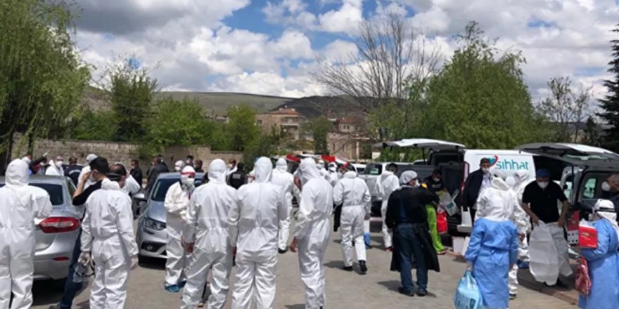 Virüsten koruyacağı iddiasıyla 'okuyup-üfleyerek' tüm mahalleye virüs yaymış