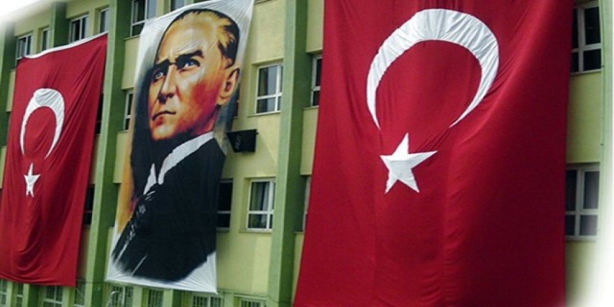 Okullara Bayrak Asılmasını İsteyen Öğretmene Soruşturma Şoku!