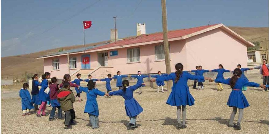 Köy öğretmeninden lojman ücreti alınması