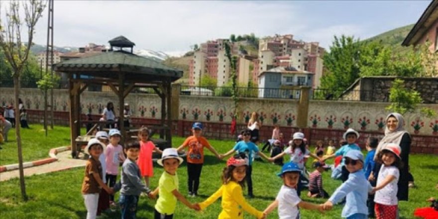 Yeni eğitim yılında sıralar tek kişilik, öğrenciler maskeli!