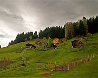 Etlerin bozulmasına kızdı, yaylada elektrik üretti