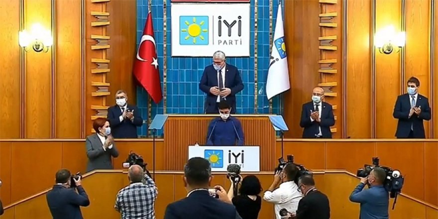 Akşener'in işsiz diye tanıttığı gencin fotoğrafları internete düştü