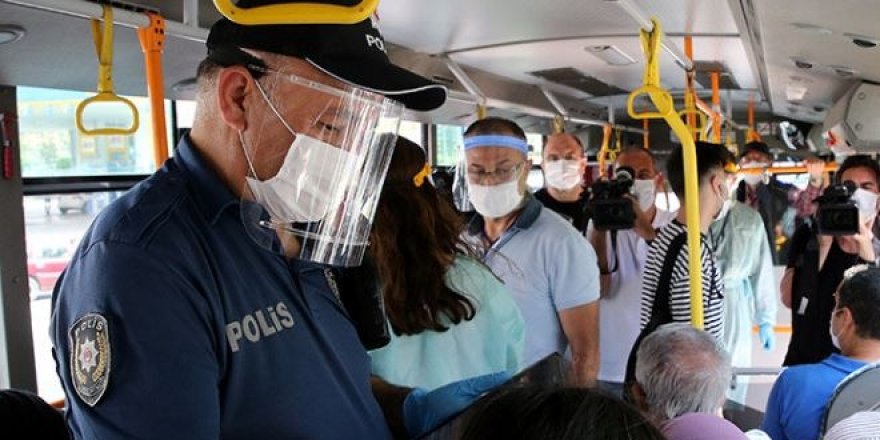 Bilim Kurulu Üyesi: Vakalar böyle giderse okulların açılması zor