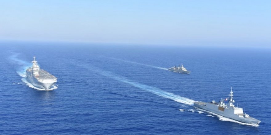 Fransız fırkateyni kaçtı