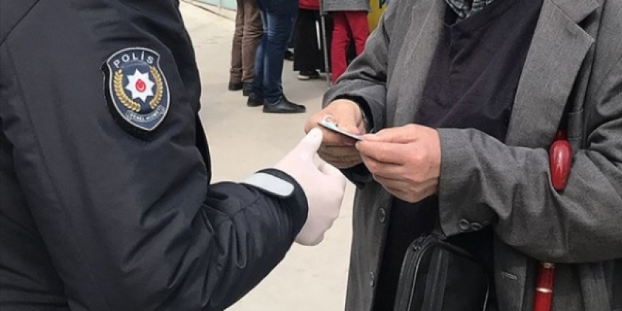 Karantinada olması gerekirken çay ocağında yakalandı