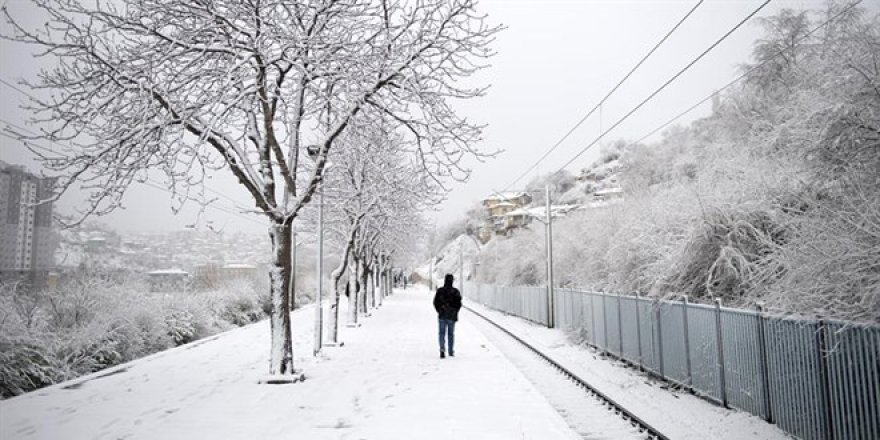 Ankara 'da bugün için kuvvetli kar yağışı bekleniyor