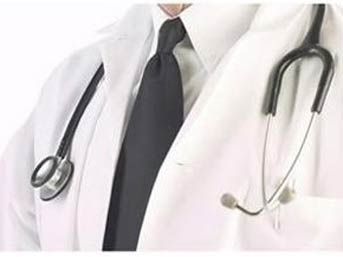 Doktorların özel hastanelerde çalışmasının önündeki engel kalktı