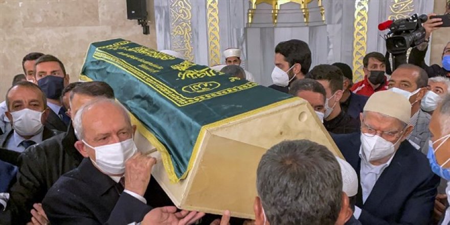 Bir cenaze fotoğrafı da Kılıçdaroğlu'ndan...