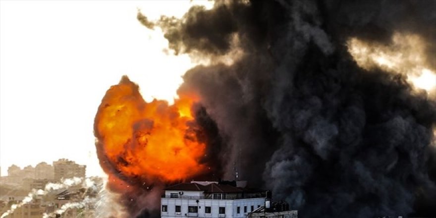 İsrail, dünya medyasının olduğu binayı vurdu