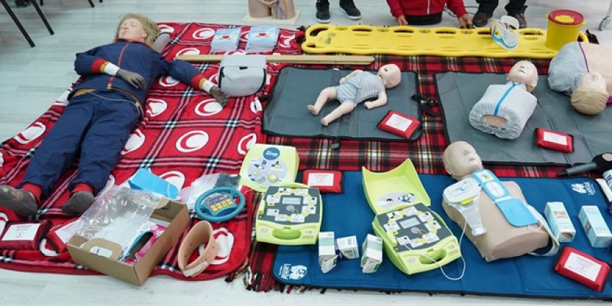 MEB'de İlk Yardım Eğitimi Seferberliği I 35 binden fazla öğretmene ilk yardım eğitimi verildi