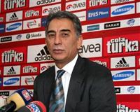 Aslan'dan iki büyük imza