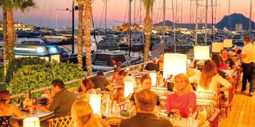 Yeme içme sektörü 300 bin kişi arıyor