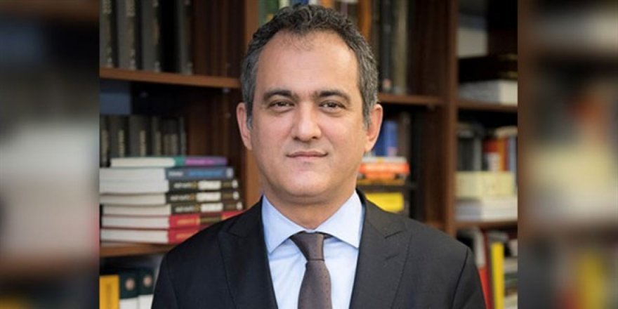 Yeni Bakan, ilk uygulamalar ve yaratıcı projelerle biliniyor