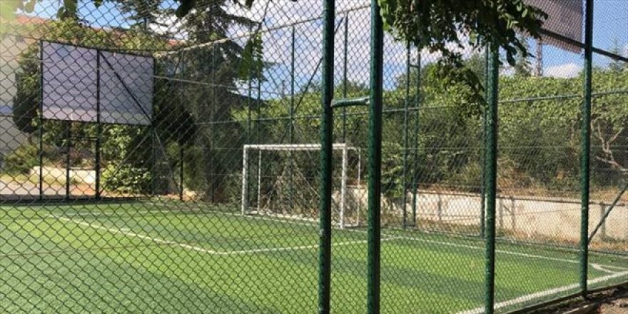 Okul bahçesindeki kale direği üzerine devrilen çocuk öldü