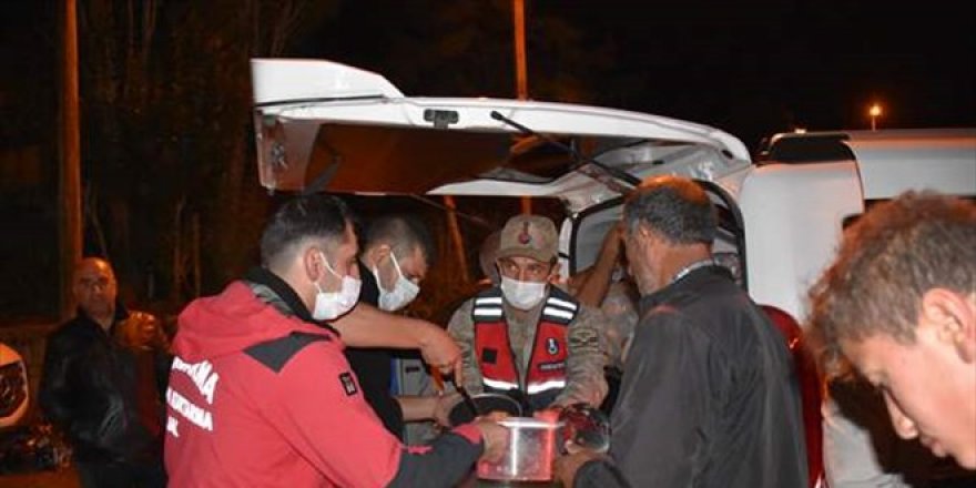 Sarıkamış'ta selde 40 ev ile 6 araç hasar gördü