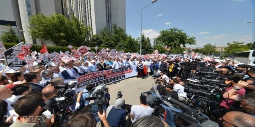 Memur sahaya iniyor!