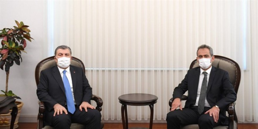 Sağlık Bakanlığı'ndan MEB'e... Öğretmen ve çalışanlar tam doz aşılanmalı