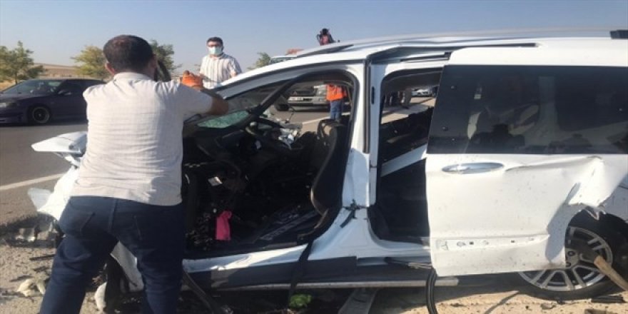 Tatil için Antalya'ya giden aileden 5 kişi kazada hayatını kaybetti