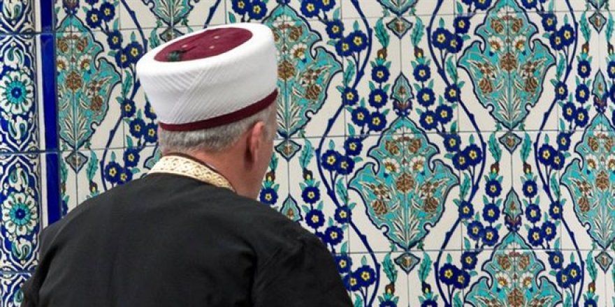 Vatandaşlara aşı olmayın diyen imam açığa alındı