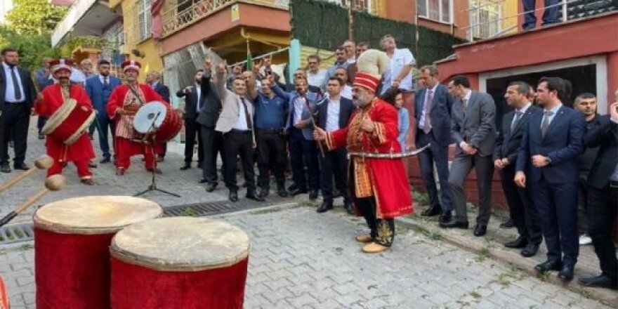 MHP’lilerle ‘bozkurt’ selamı veren karakol amirine soruşturma
