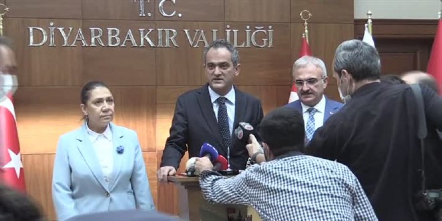 'Kovid nedeniyle yüz yüze eğitime ara veren okulumuz bulunmamaktadır'