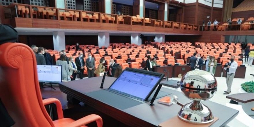 Tüm partiler sıcak bakıyor... Emekli vekillerin maaşına zam gündemde