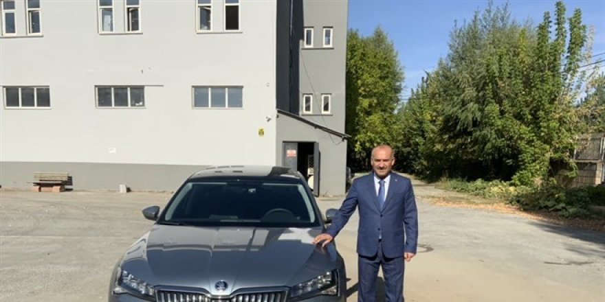 Halka hizmet deyip, 500 bin liralık makam aracını paylaştı!