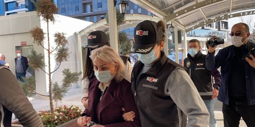 'Çakma doçent' herkesi parmağında oynatmış!