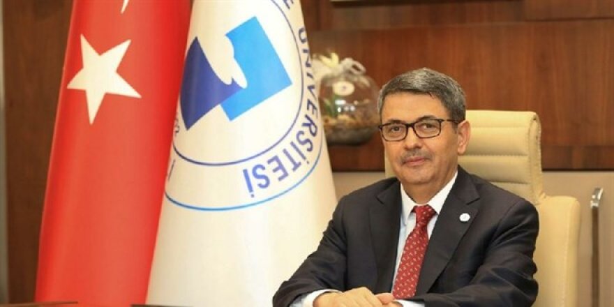 Üniversite rektörü kendi kendini atadı