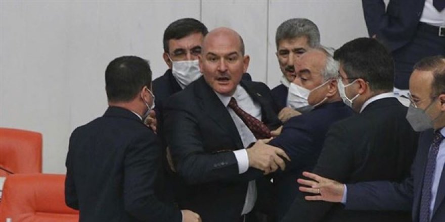 Meclis'ten gerginlik: Soylu CHP'li Özel'in üzerine yürüdü