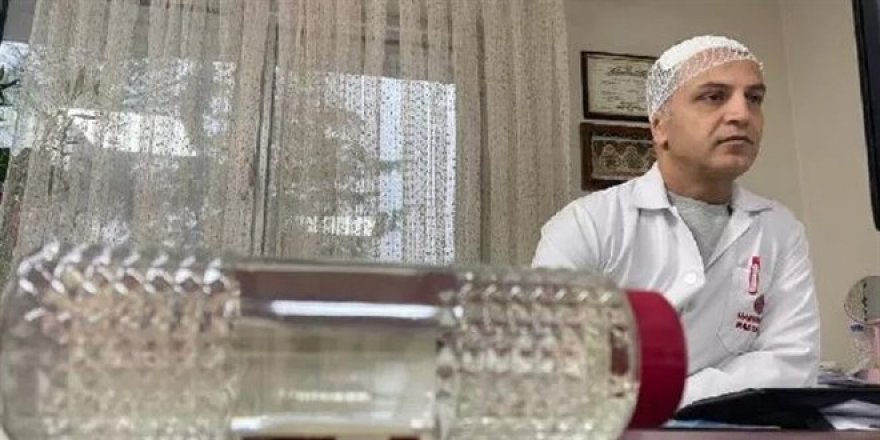 Tedaviyi beğenmeyen öğretmen, doktoru kolonya şişesi ile yaraladı