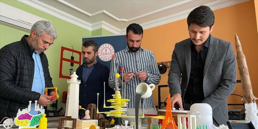 Öğretmenler, öğrencileri teknolojiyle buluşturuyor