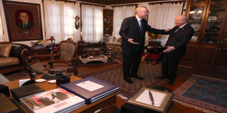 Erdoğan ve Bahçeli görüşmesinde gözler masadaki ayrıntıya takıldı
