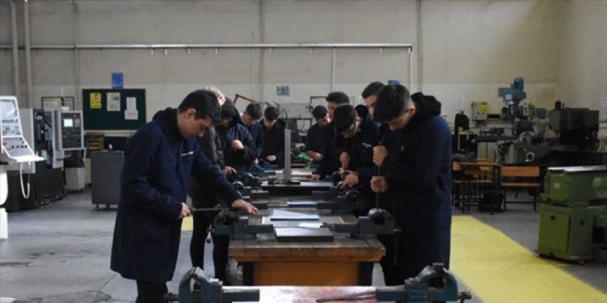 Makine parçası üreten meslek lisesi 27 ülkeye ihracat yapıyor