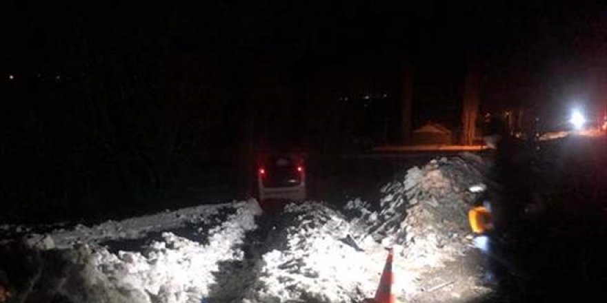 Yolcu otobüsü ile kamyonet çarpıştı: 2 kişi öldü, 19 kişi yaralandı