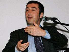 Almanyada Umudun Adı "Cem Özdemir"