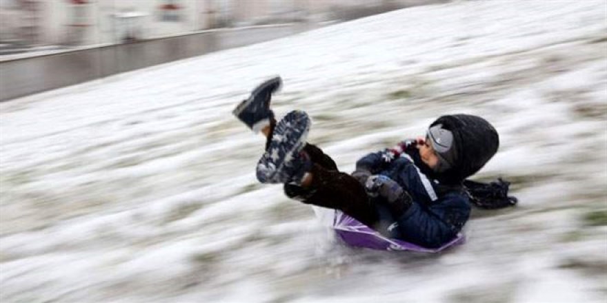 Trabzon'da kar yağışı nedeniyle bazı ilçelerde eğitime yarın ara verildi