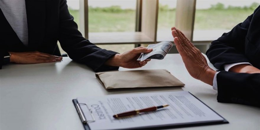 Belediye Başkanı'nın Danışmanı adeta şehri haraca bağlamış!