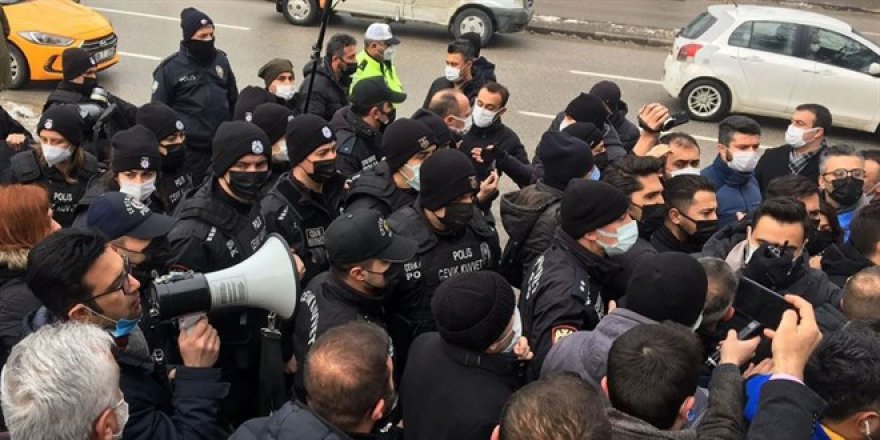 "Öğretmenlik Meslek Kanunu" Gösterisine Polis Müdahalesi!