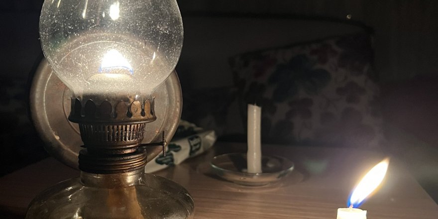 Dondurucu soğukta 36 saatlik elektrik kesintisi! Kentte hayat felç oldu