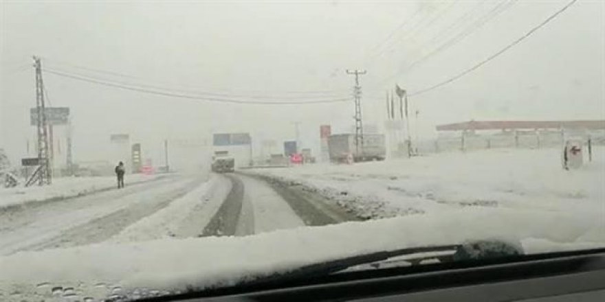 Aksaray-Konya ve Niğde-Adana karayolu ulaşıma kapandı