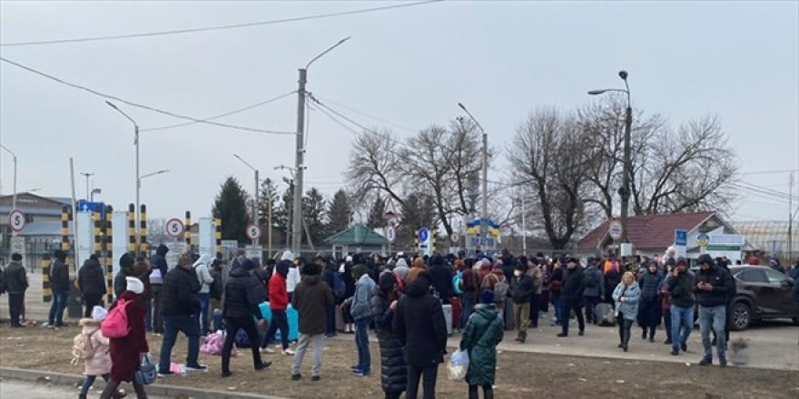 Türk vatandaşlarını taşıyan 5 otobüs Romanya sınırına ulaştı