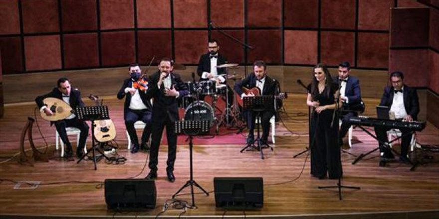 Öğretmenler doktorlar için konser verdi
