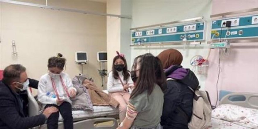 14 öğretmen ile 40 öğrenci zehirlenme şüphesiyle tedaviye alındı