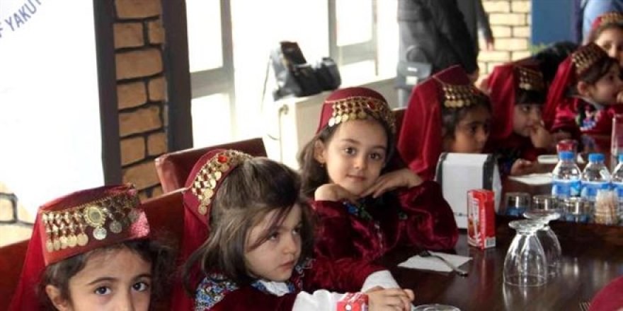 'Tekne orucu' tutan çocuklara öğlen vakti özel iftar verildi