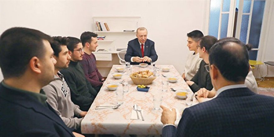 Gençlerden biri imam, Erdoğan müezzin oldu!